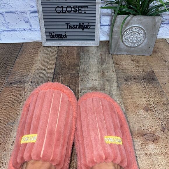 Plush slippers  - Picture 8 of 11